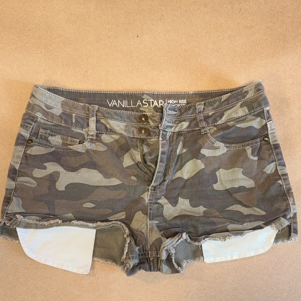 Vanilla Star High Rise Shortie Camo Shorts Size 9